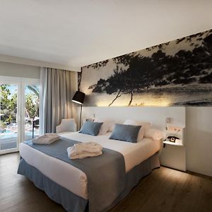 Gold Level Double Room Swim up Adults Only 16